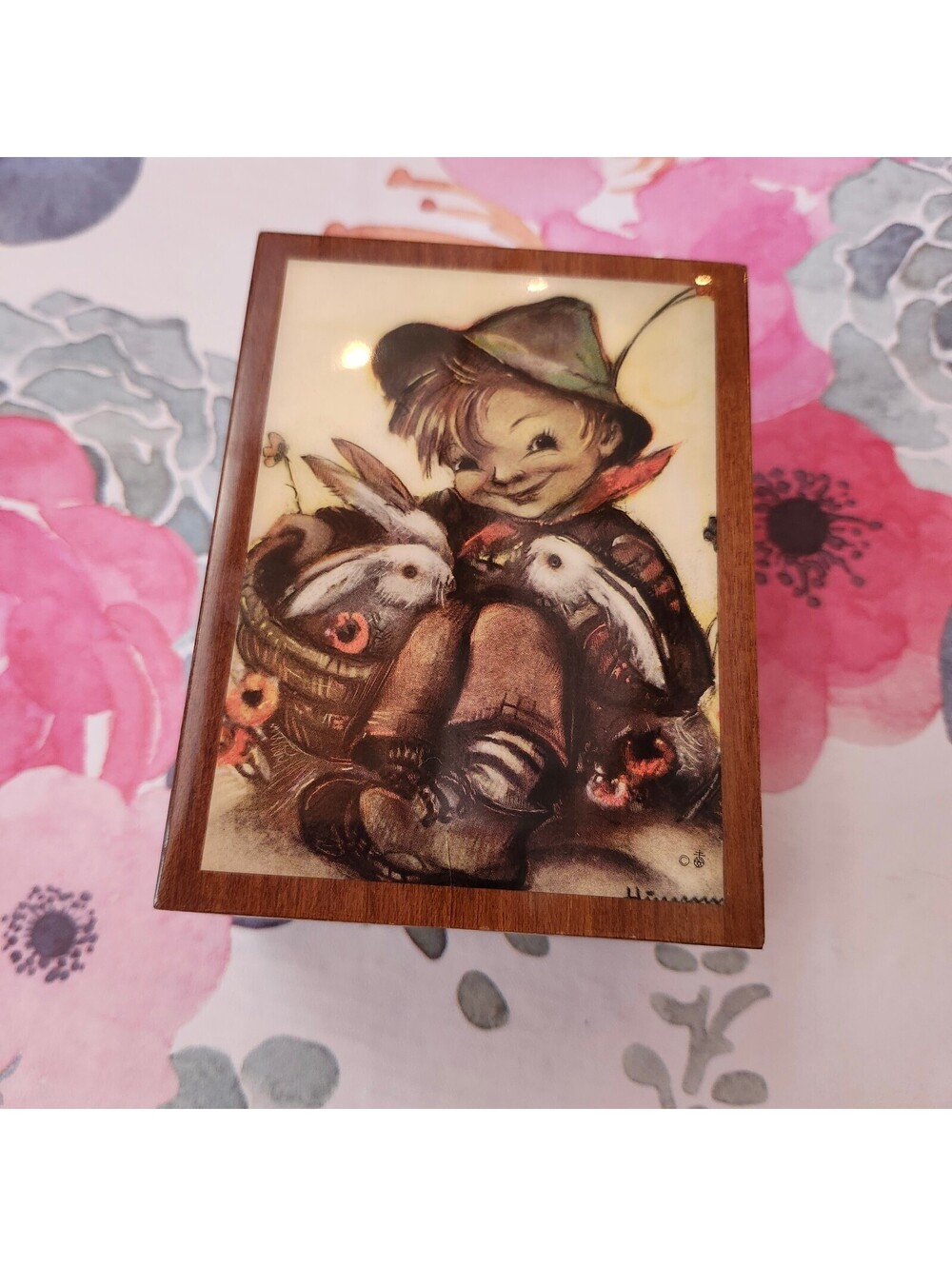 Vintage Hummel Reuge Music Box Edelweiss Boy Rabbits Wood Box Italy